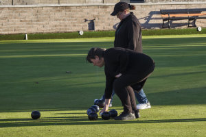 Dunning Bowling Club Michelle watching Katrina